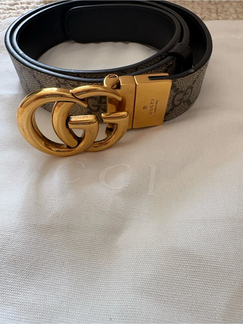 Gucci Beige and black reversible Monogram Belt with Gold Double G. Size 85.